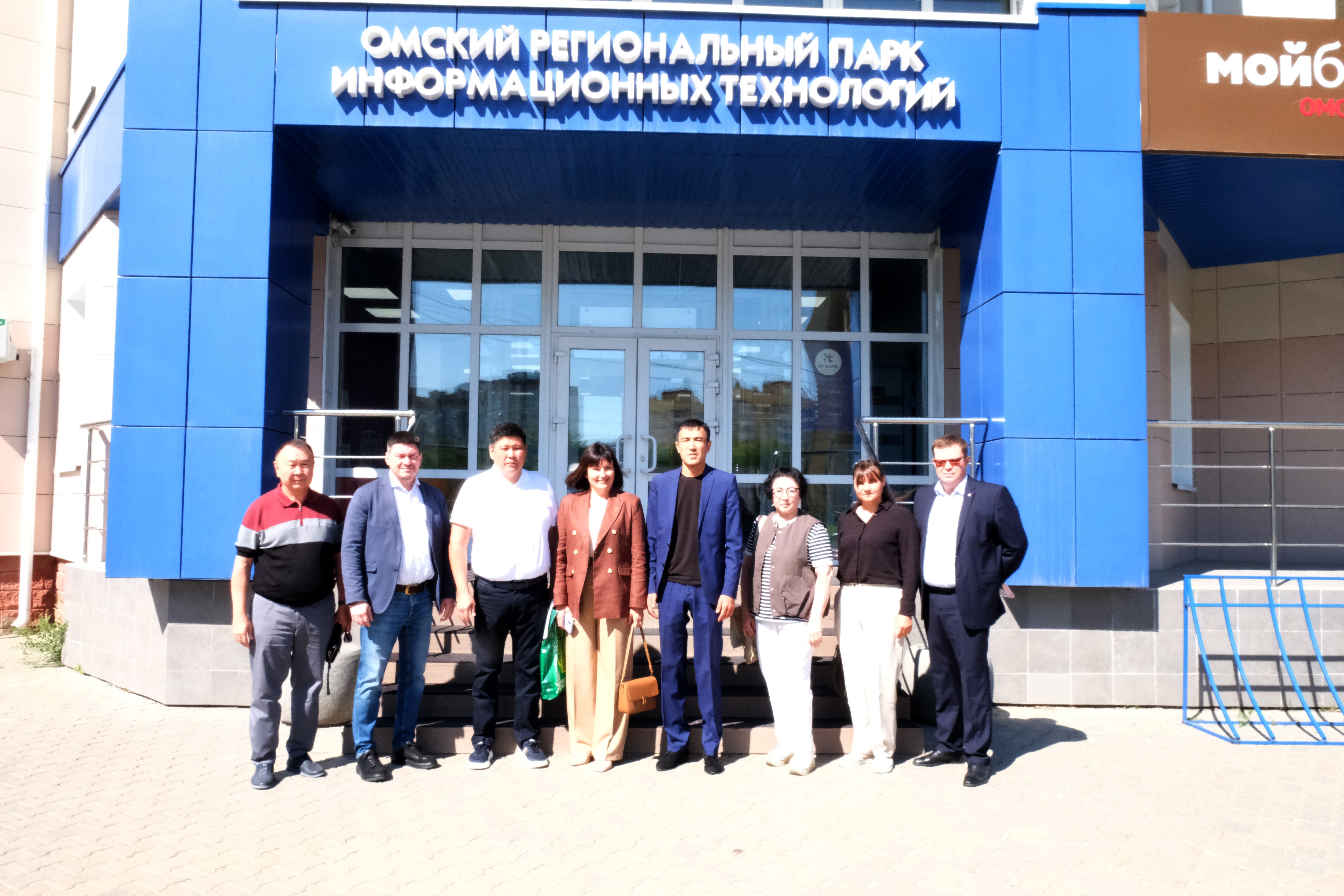 В центре 