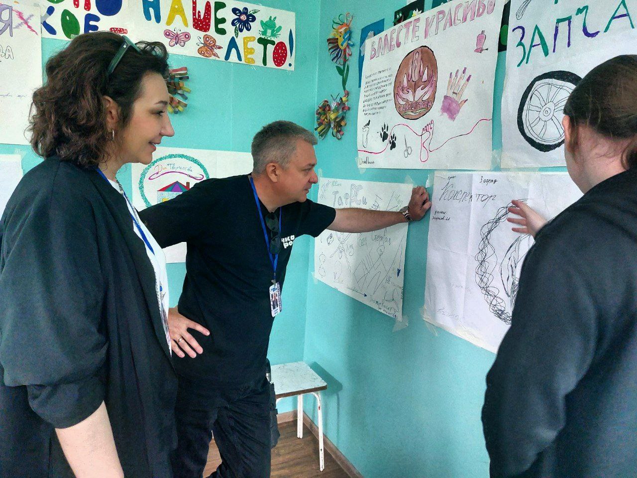 Участники профильной смены лагеря "Точка роста" представили свои бизнес-проекты главе Минэкономразвития Омской области