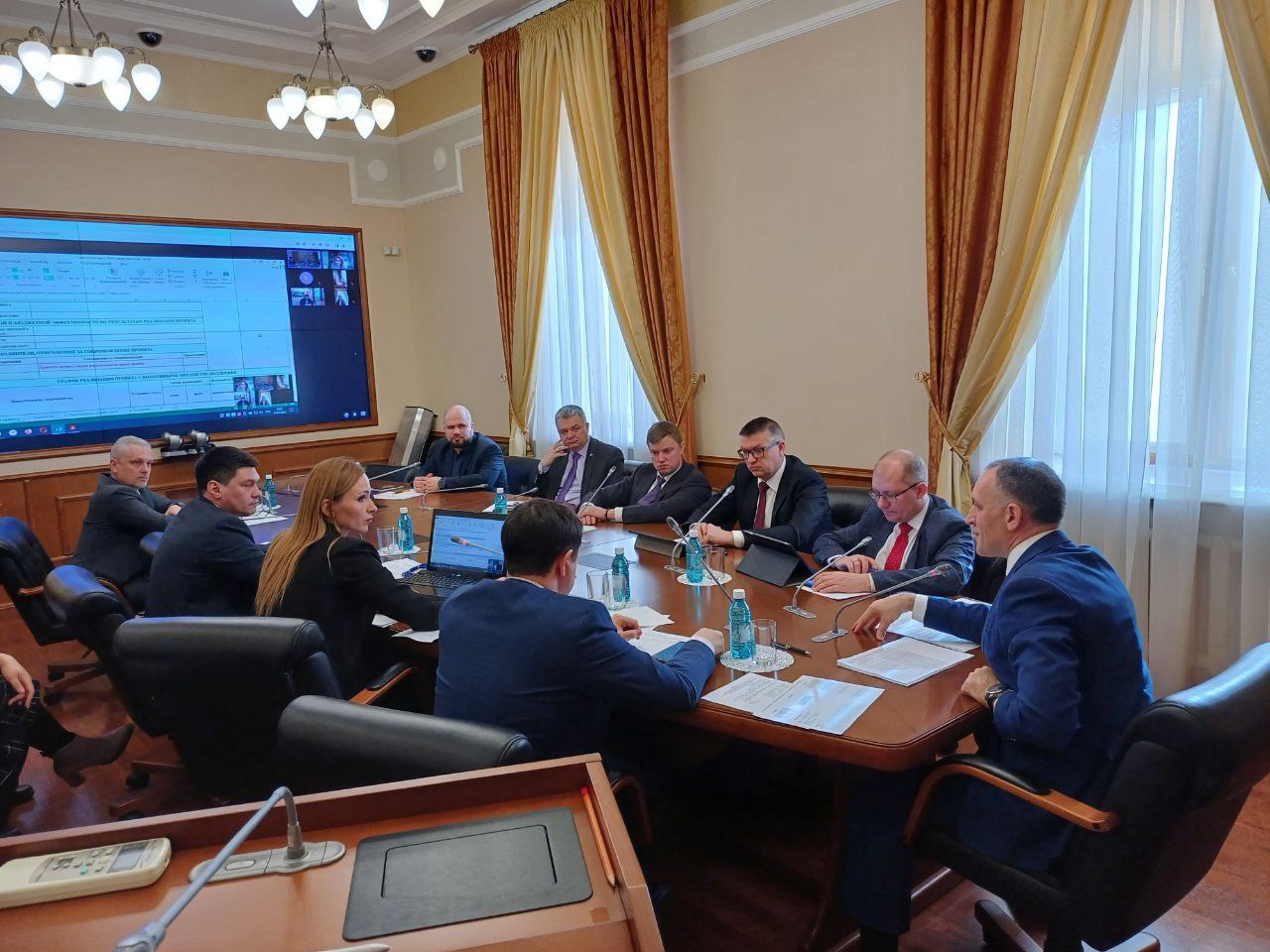 В Омской области обсудили повышение конкурентоспособности предприятий нефтехимического кластера