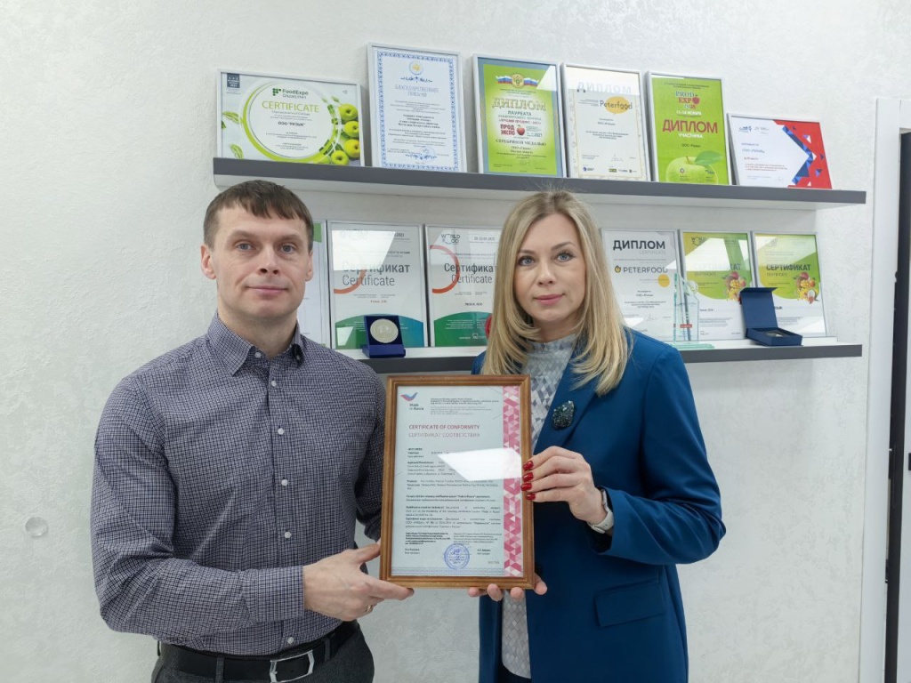 вручение птички Ризык.jpg