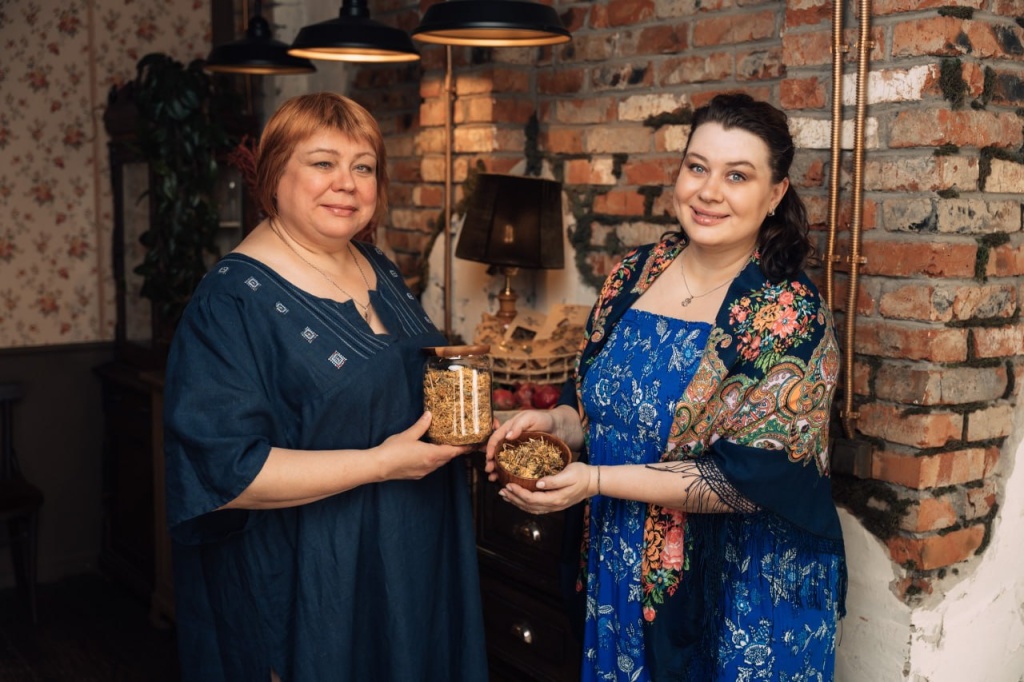 Финалистка программы «Серебряный старт» в Омске запустила первую партию травяных чаёв