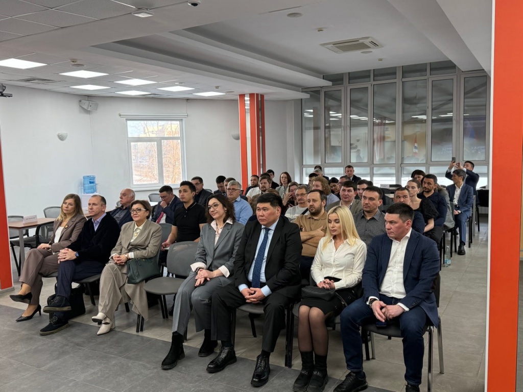 министр у нас на встрече с КЗ.jpg министр у нас на встрече с КЗ.jpg