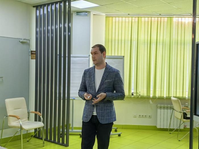 Резидент ИТ-площадки омского центра «Мой бизнес» начал геймифицировать завод