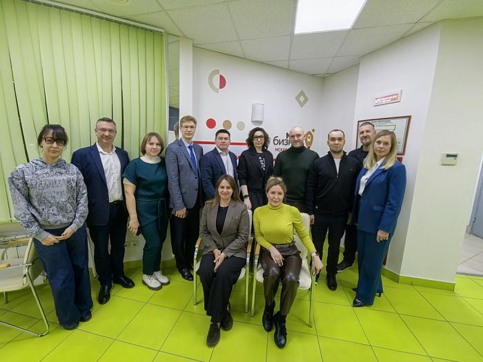 Участники проекта "ПРОдвижение ГЕРОЕВ" завершили стажировку в Министерстве экономического развития Омской области