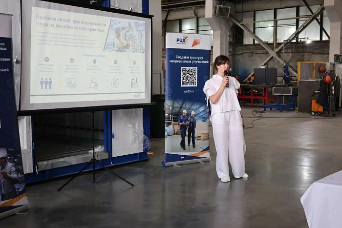 Нестандартное оборудование и бережливое производство: строительная сфера Омской области повышает производительность труда