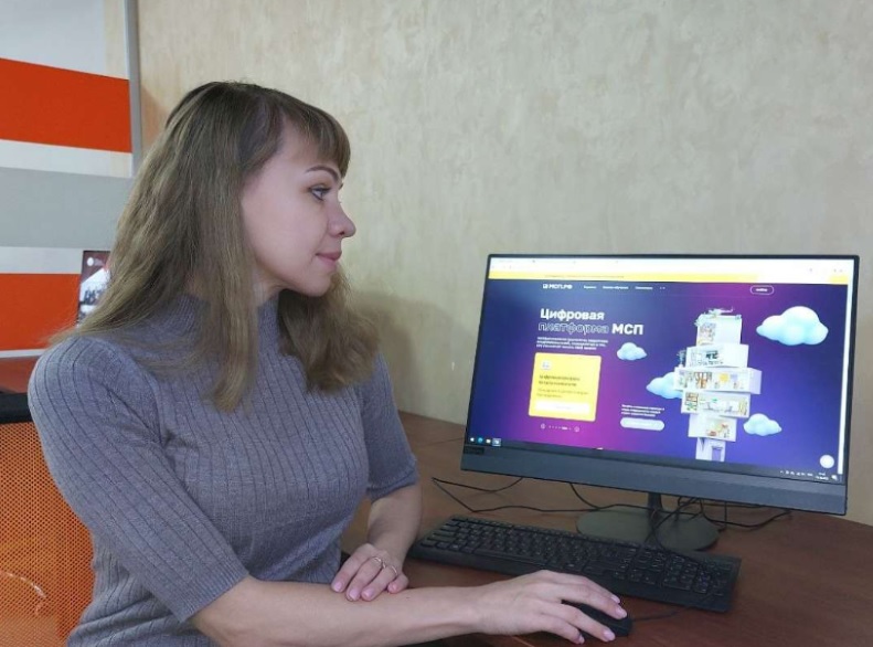 Жители Омской области могут получить 24 государственных услуги через цифровую платформу МСП.PФ